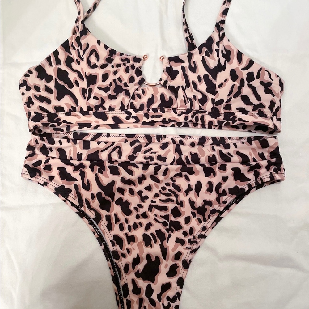 Leopard print thong bikini bathing suit 👙